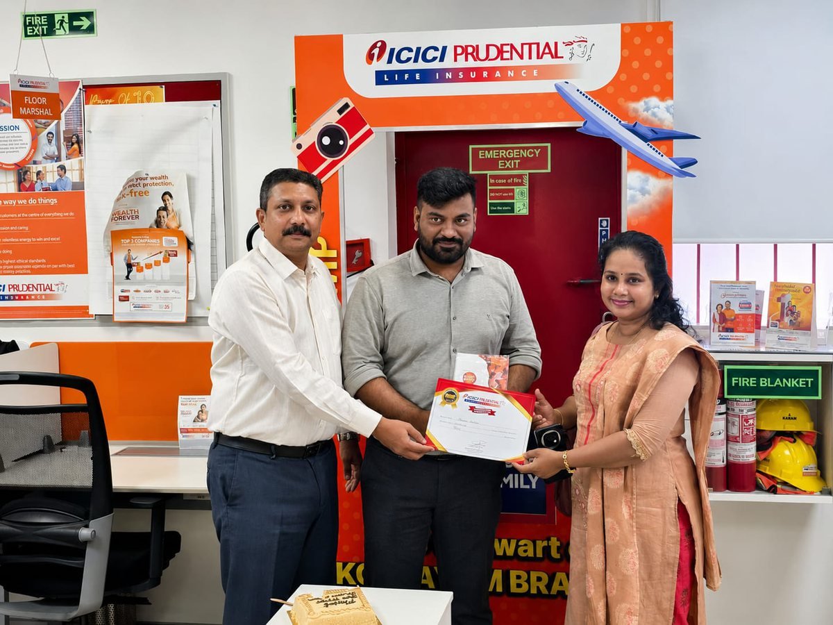 Sheenu Sathish receiving a certificate at the ICICI Prudential Life Kottayam branch